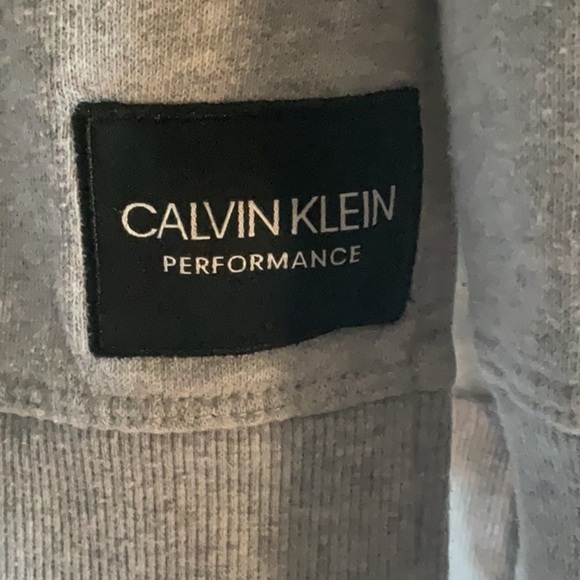 Calvin Klein performance - Picture 2 of 5